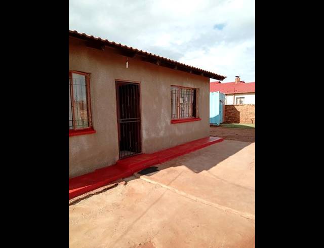 2 BEDROOM HOUSE FOR SALE IN VOSLOORUS